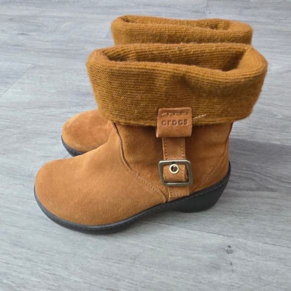 Crocs Suede Leather Ankle Boots Knit Cuff Buckle Detail Tan‎ Brown W6 - Picture 1 of 11
